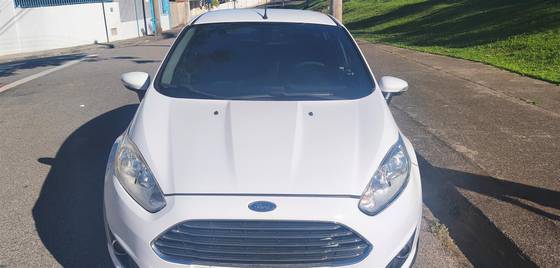 FORD FIESTA 1.6 TITANIUM HATCH 16V FLEX 4P POWERSHIFT FORD FIESTA 1.6 TITANIUM HATCH 16V FLEX 4P POWERSHIFT